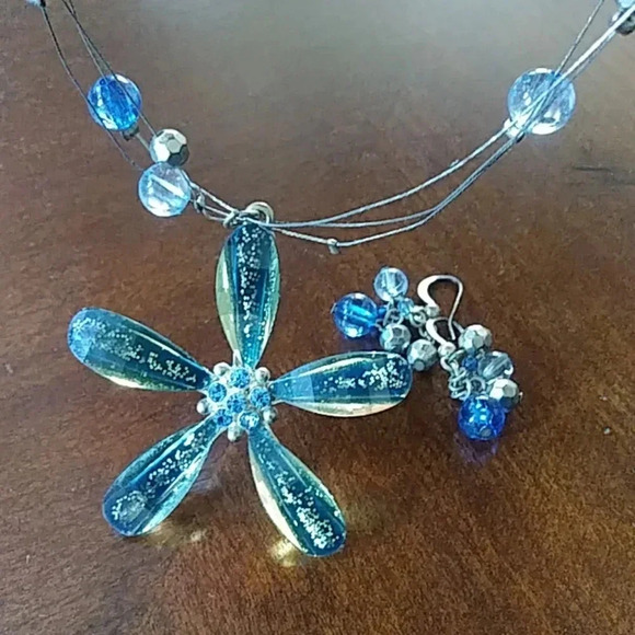 Beautiful Earrings and Necklace Set. Blue - Picture 2 of 3